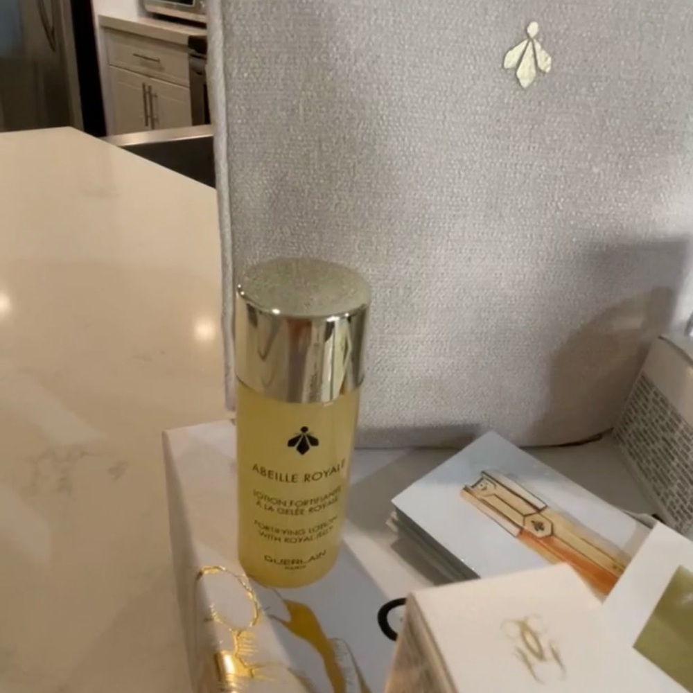 GUERLAIN ABEILLE ROYALE AGE-DEFYING PROGRAMME 6 PIECE SET W/ BAG - Picture 2 of 15
